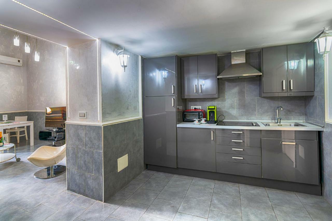 Suite Apartments Angioini 나폴리 외부 사진