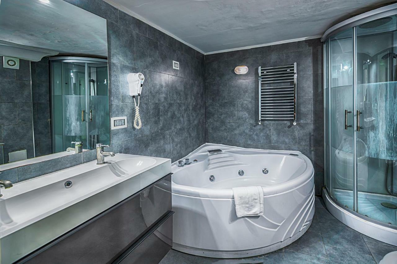 Suite Apartments Angioini 나폴리 외부 사진