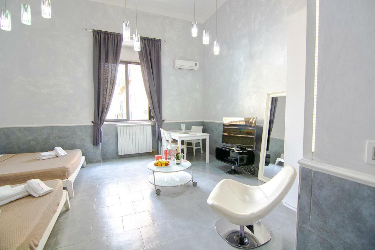 Suite Apartments Angioini 나폴리 외부 사진