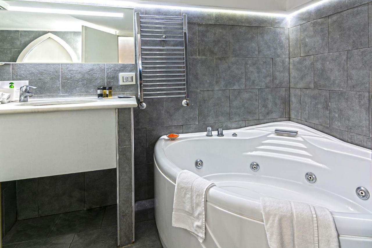 Suite Apartments Angioini 나폴리 외부 사진